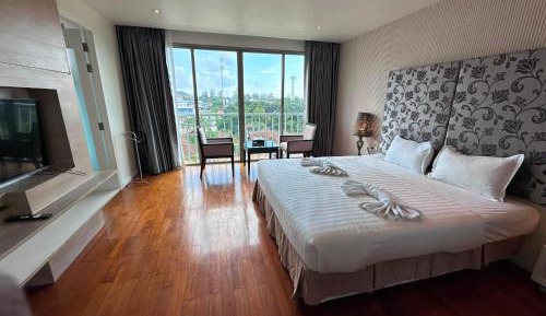 Deluxe King Suite