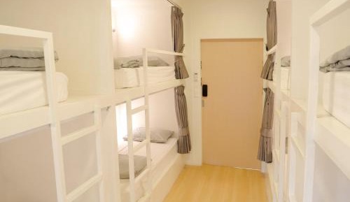 Single Bed in Mixed Dormitory Room