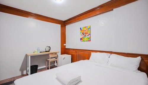 Queen Room with Shared Bathroom
