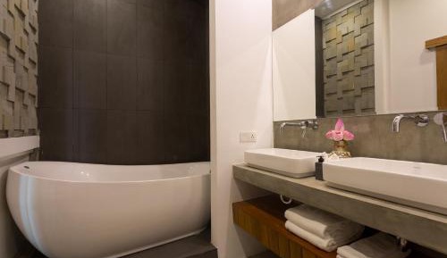 Terrace Garden Suite - Free Laundry + Airport Pick-Up + Mini-Bar 
