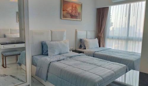 Two-Bedroom Apartment with Balcony and Sea View
