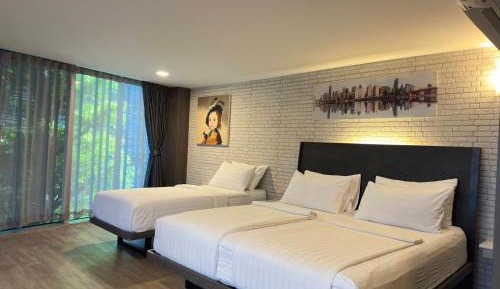Deluxe Room (2 Adults + 1 Child)