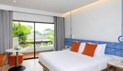 Premier King Room with Pool View