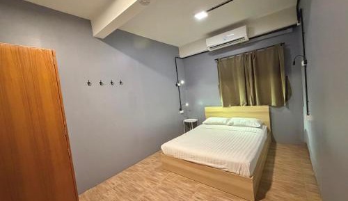 Standard Double Room with Shared Bathroom