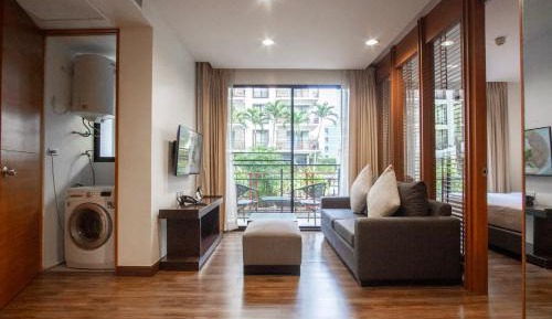 1-Bedroom Deluxe Suite with Pool View