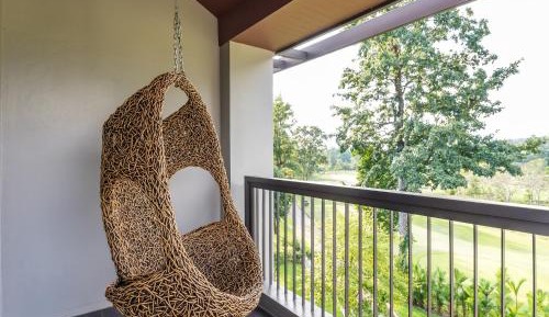  Grand Deluxe Mountain View King Bed