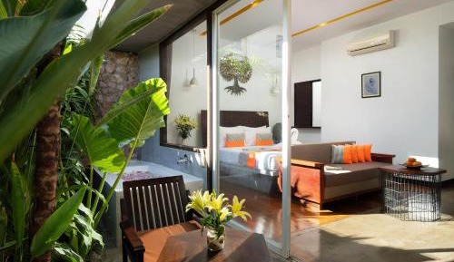 Suite with Bathtub and Terrace