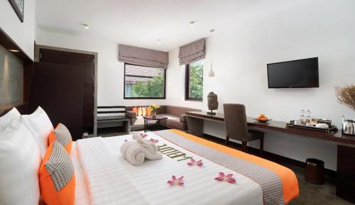 Deluxe King City View with Bathtub and Sofa