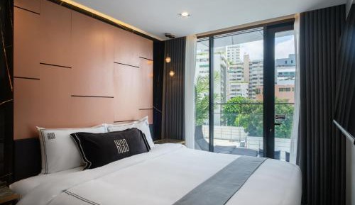 Premium King Room with Balcony