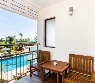 Superior - Pool View