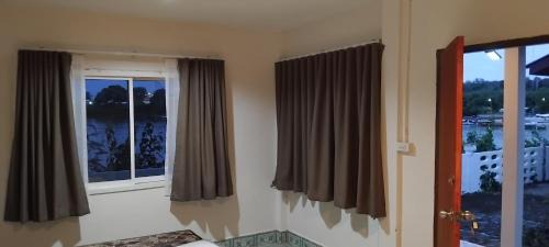Family Room with Sea View