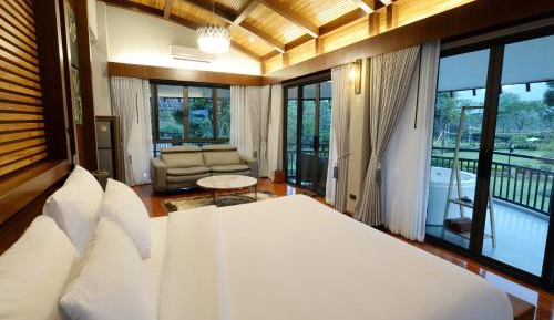 Pavilion Suite Mountain View [Upper Floor]