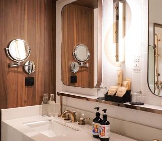 One-Bedroom King Suite