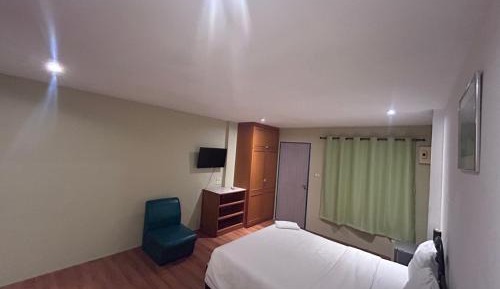 Deluxe Room (2 Adults + 1 Child)