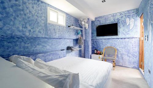Standard Queen Room