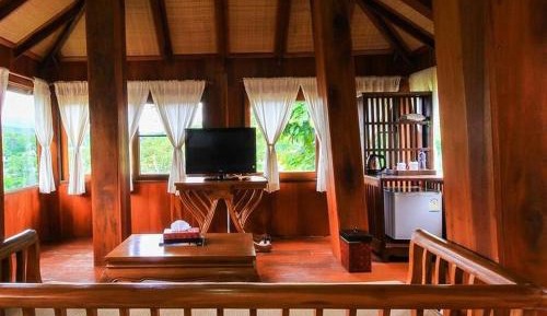 Deluxe Double Room (2 Adults + 1 Child)
