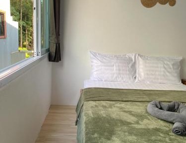 Queen Room with Shared Bathroom