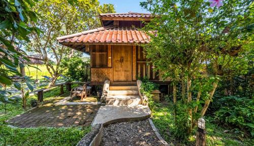 Deluxe Bungalow with Garden View