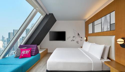 One-Bedroom Vibrant King Suite