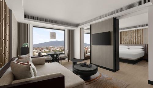 Executive Suite - King Bed - High Floor - Club Lounge Access
