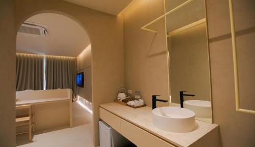King Room with Pool View