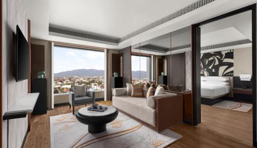 Club Suite - King Bed - High Floor - Club Lounge Access - Mountain View