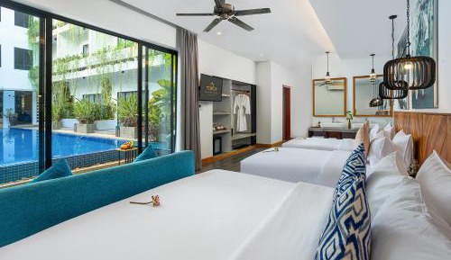 Deluxe Triple Room with Pool View 