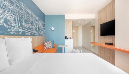 Standard Queen Room - Accessible with Free Breakfast