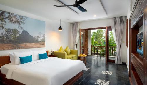Suite Room Pool View