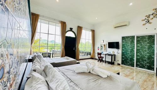 Deluxe Family Room