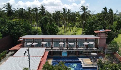 Deluxe Pool View