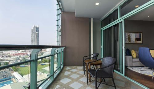 One-Bedroom Suite Twin with City View 