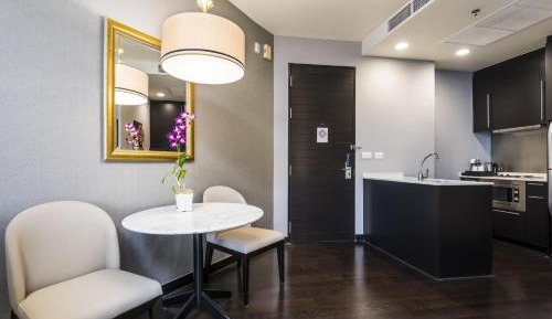 One-Bedroom Suite King with River View 