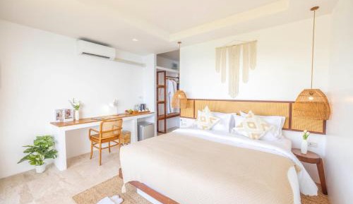 Deluxe Double Room with Balcony and Sea View