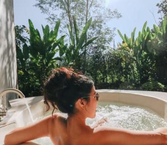 Luxury Suite with Jacuzzi