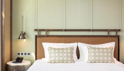 One Bedroom Suite with Lounge Access