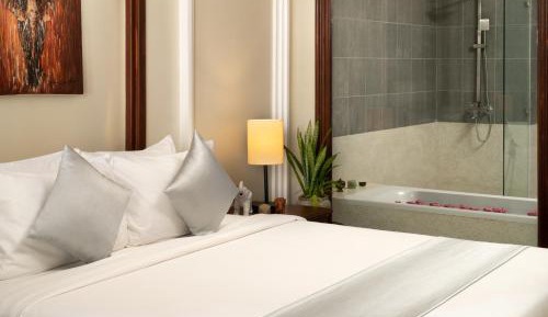Deluxe King Room with Balcony + Free Workspace+ Afternoon Tea +Tree planting