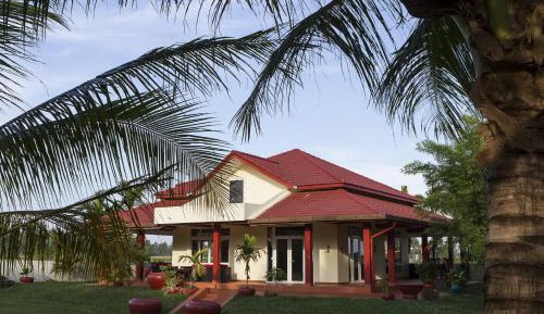 Family House (8 Adults)