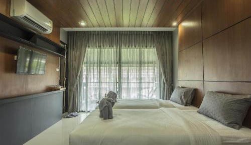 Deluxe Double Room with balcony and Garden View