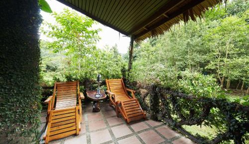 Bungalow with Garden View