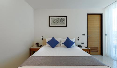 Deluxe King Room with Balcony and View
