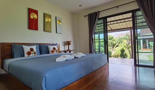 Queen Room with Garden View