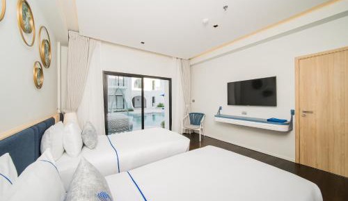 Deluxe Twin Room with Pool Access