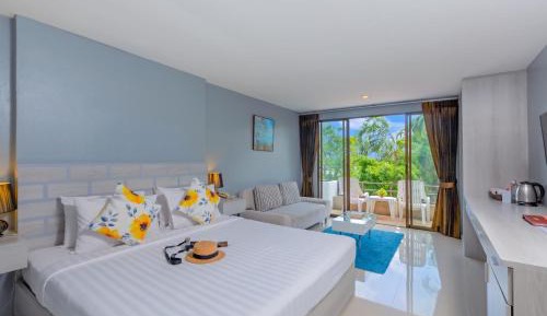 Grand Deluxe with Pool View