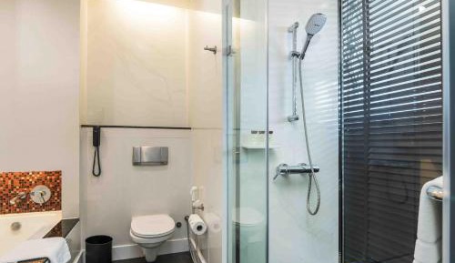 One-Bedroom Suite King with City View 