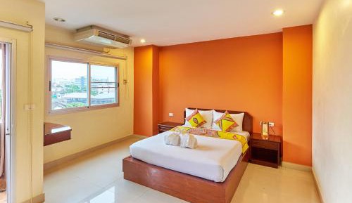 Two-Bedroom Deluxe Apartment with Balcony