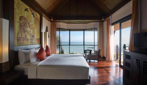 Beachfront Pool Villa