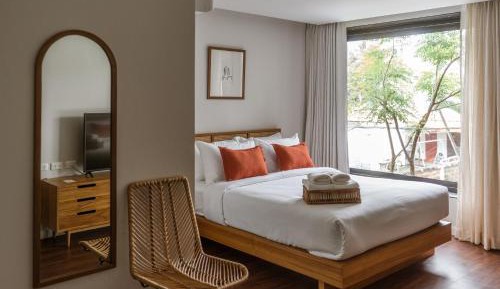 Deluxe Queen Room