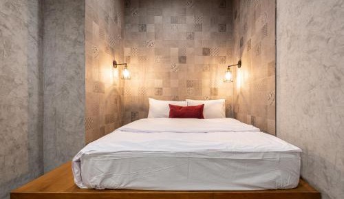 Private Room with Shared Bathroom 