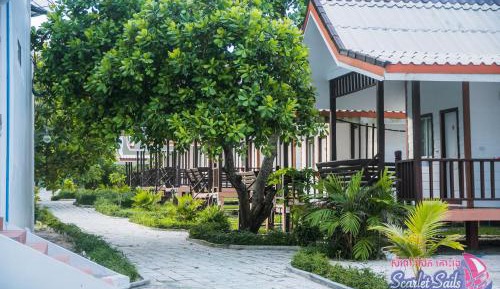 Deluxe Bungalow with Garden View